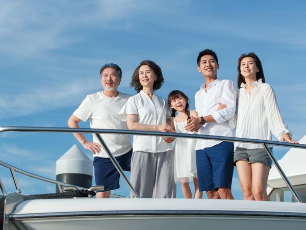 Family on boat charter leaving from Glen Cove, New York