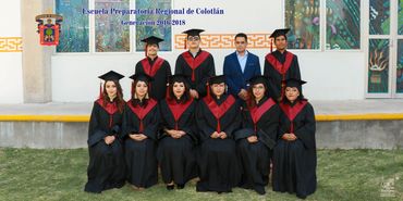 Renta de togas tintas para grupos