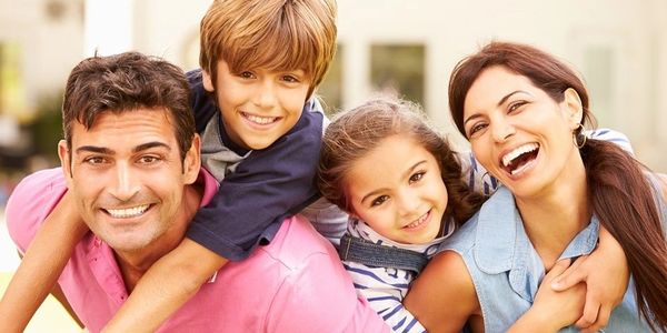Sorrisos perfeitos. Família unida.