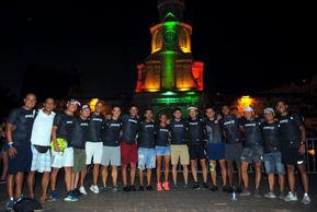 Foto de Spartanos en la torre del reloj Cartagena 70.3 2019