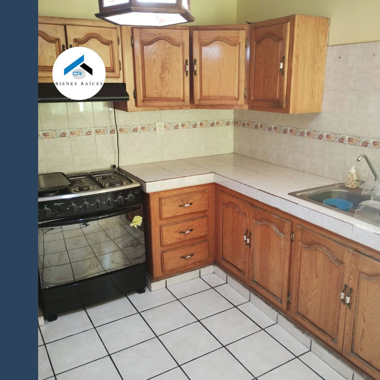 Casa en renta de tres recámaras, semiamueblada, ubicada muy cerca de Coppel Carranza y La Alameda