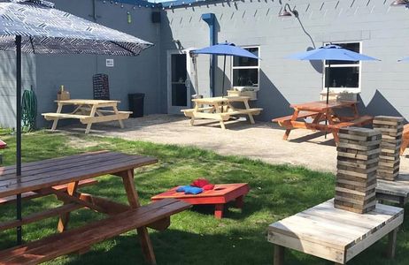 Family friendly full bar restaurant brewery craft beer patio gluten free kids menu burgers tacos