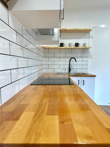 Kitchen cairns northern beaches. Subway tiles, cupboards, bench tops and appliances