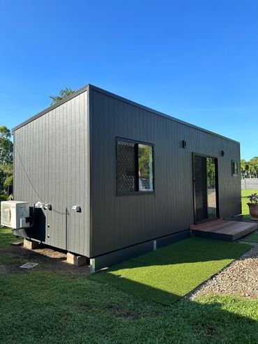 Portable tiny home cairns