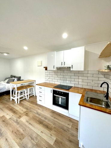 Portable tiny home cairns, kitchen and bathroom carpentry building