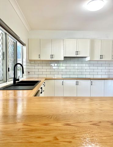 Kitchen renovation Kewarra Beach.
Country style cabinetry, white subway tiles, American oak bench to