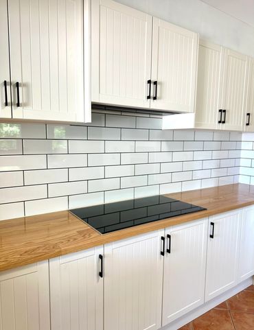Kitchen renovation Kewarra Beach.
Country style cabinetry, white subway tiles, American oak bench to