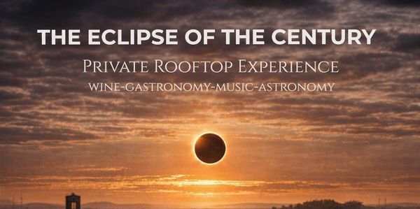 Evento privado en azotea durante un eclipse solar.
