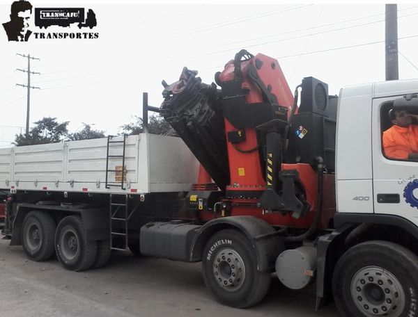 servicio de transporte de carga en Camión grúa triple eje capacidad 25 toneladas