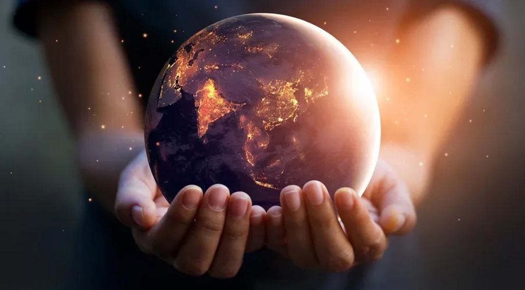 a globe in human hands is reesnetworks' picture of showing common interest in SEO, SERP and news
