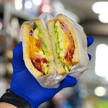 breakfast sandwich with avocado