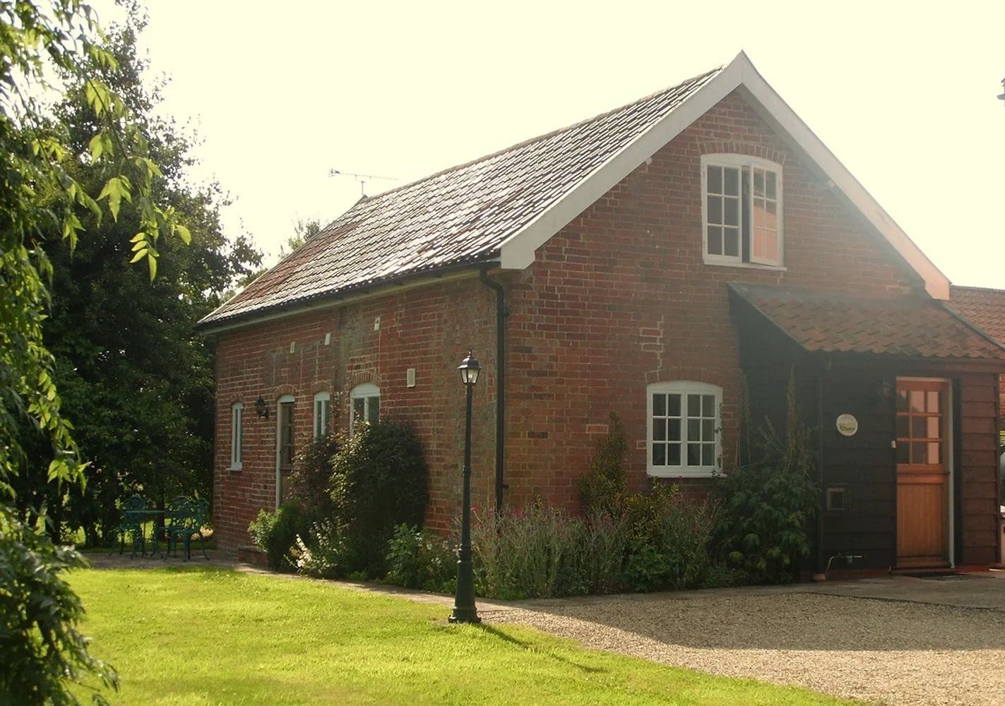 the cottage seen from the front