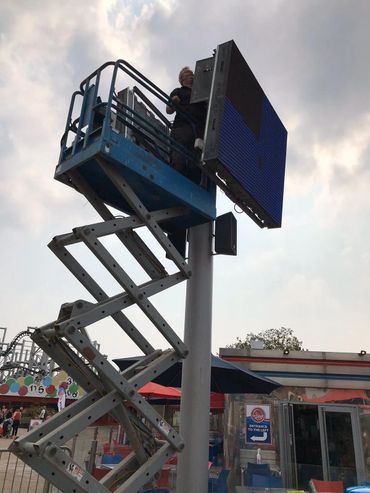 LED screen installation outdoor advertising screen
