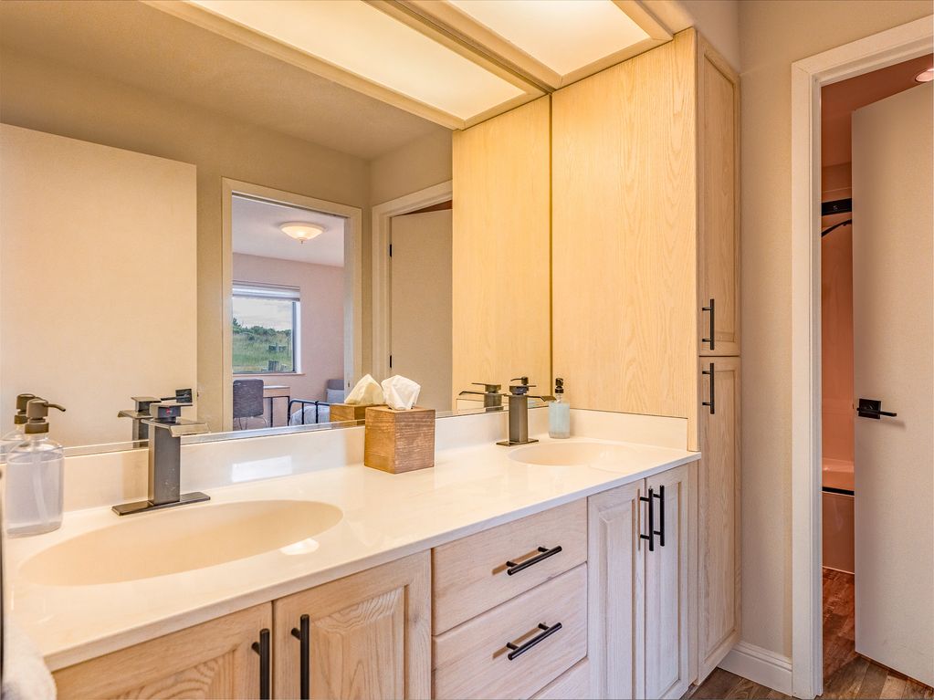 Secondary bathroom on main floor with dual-vanities.