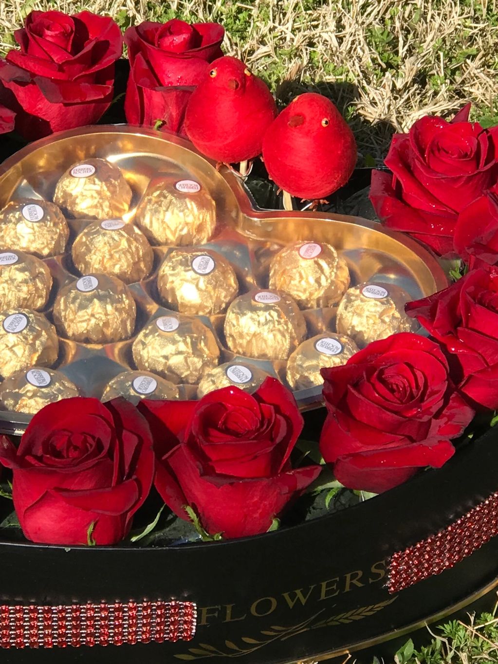 Red rosas and chocolates 