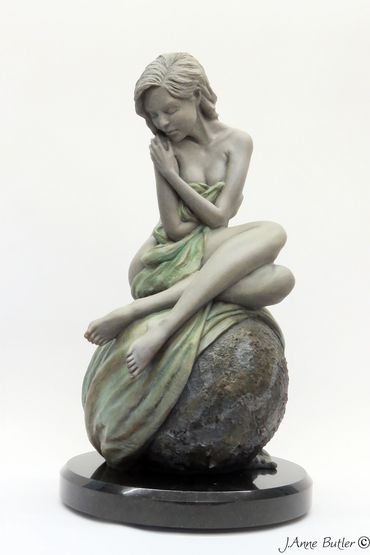 Solitaire bronze sculpture
17.5" / 45 cm high