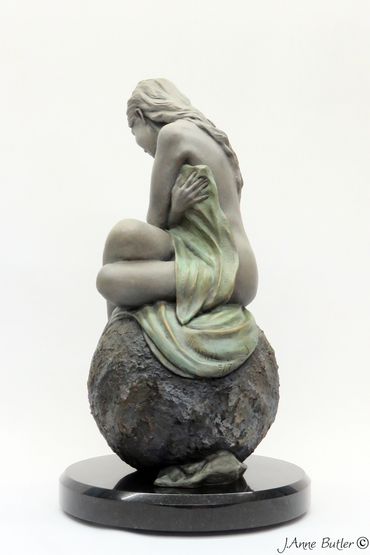 Solitaire bronze sculpture
17.5" / 45 cm high