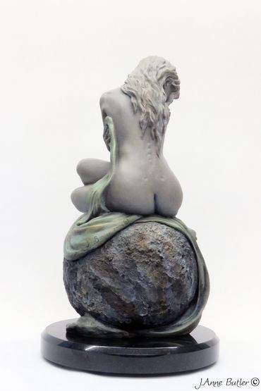 Solitaire bronze sculpture
17.5" / 45 cm high