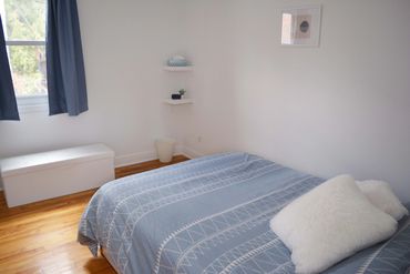 Chambre bleue à L'Escale Préma-Québec, service d'hébergement pour parents d'enfants prématurés