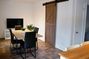 Salle à manger à L'Escale Préma-Québec, service d'hébergement pour parents d'enfants prématurés