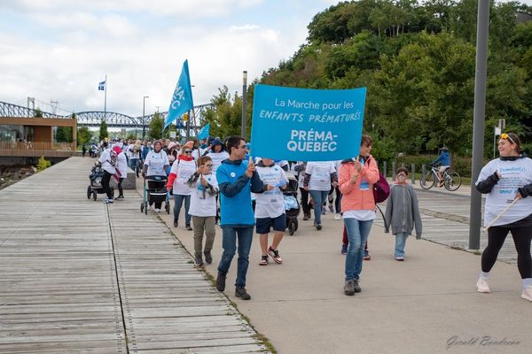 Ouverture de la Marchepar ambassadrice Dre Geneviève H. Piuze et enfant prématuré