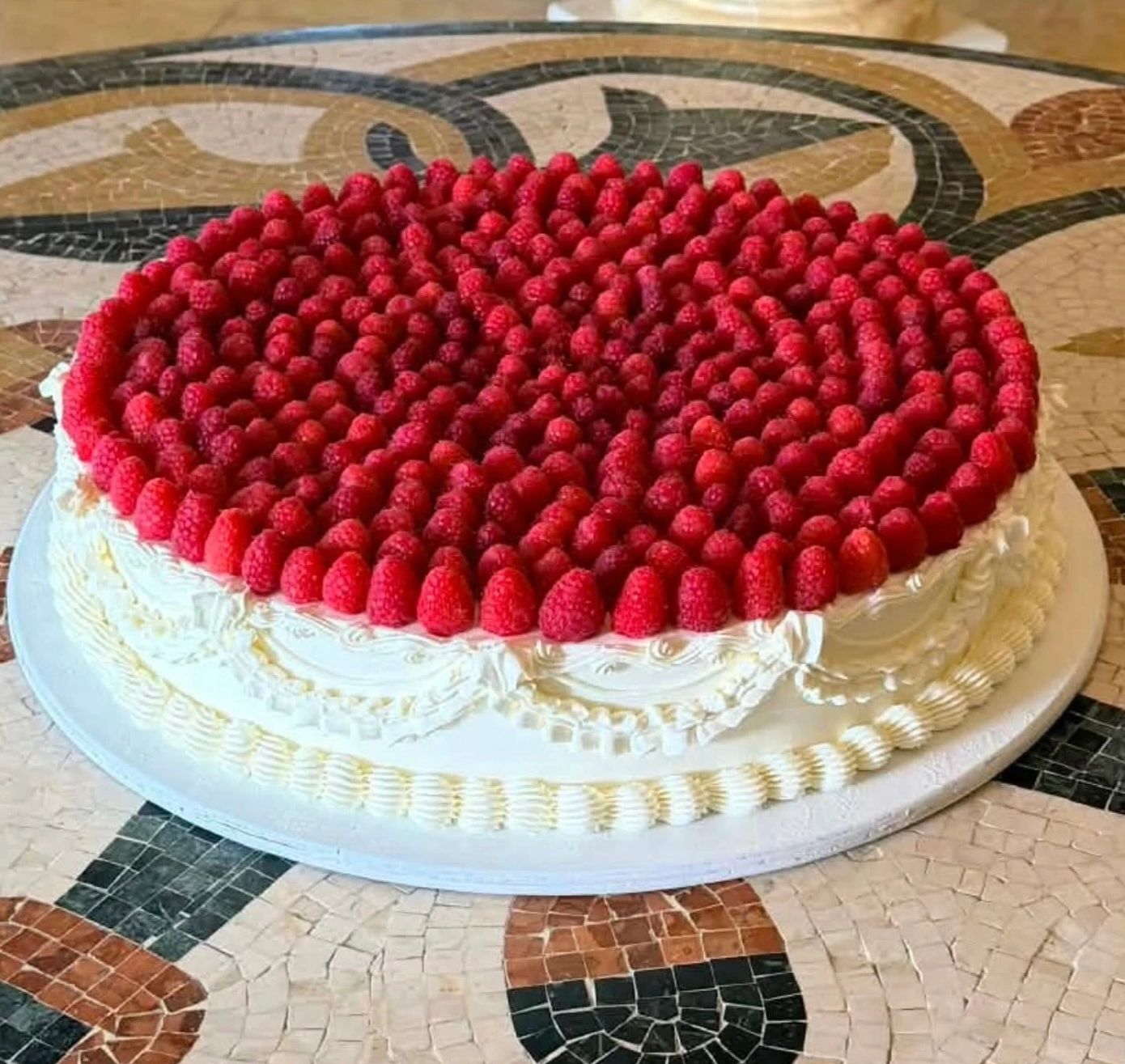 Italian wedding cake with raspberry, italian cake with raspberry