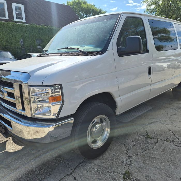 2012 Ford E-Series's photo