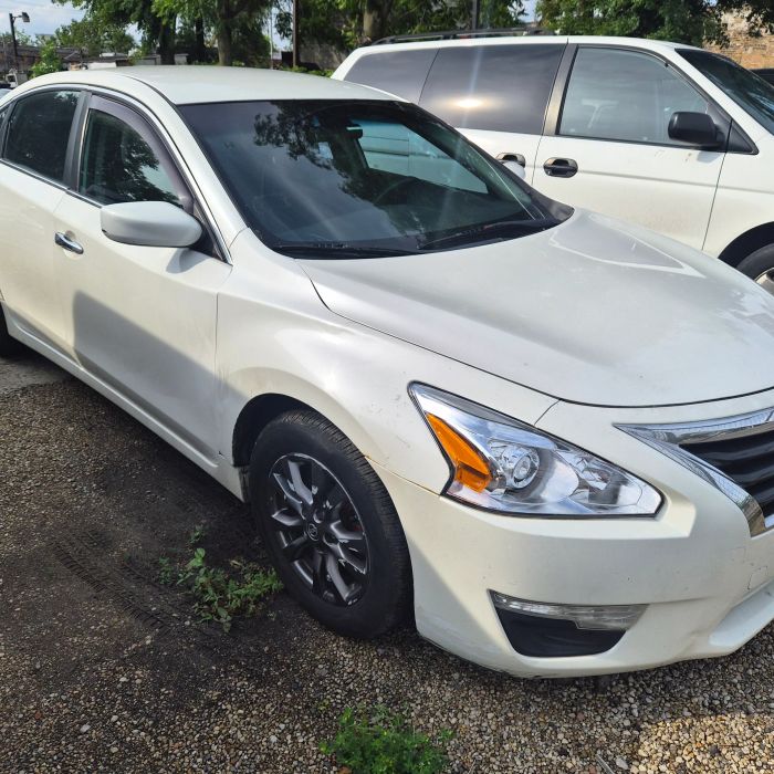 2015 Nissan Altima S - Photo 2