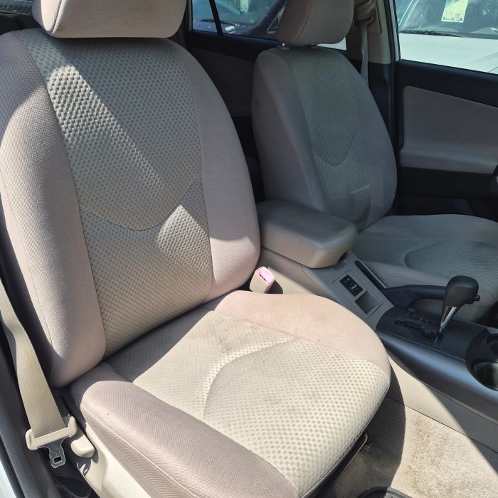 2011 Toyota RAV4 Base - Photo 8