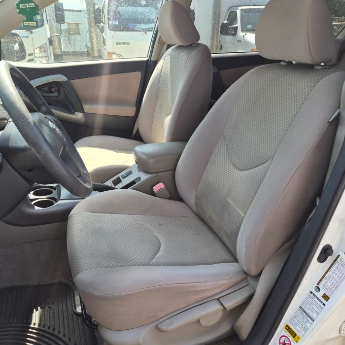 2011 Toyota RAV4 Base - Photo 6