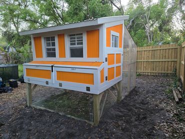 8'x4' chicken coop has working windows, a chicken door, a man door. Attached run is 8'x12'.