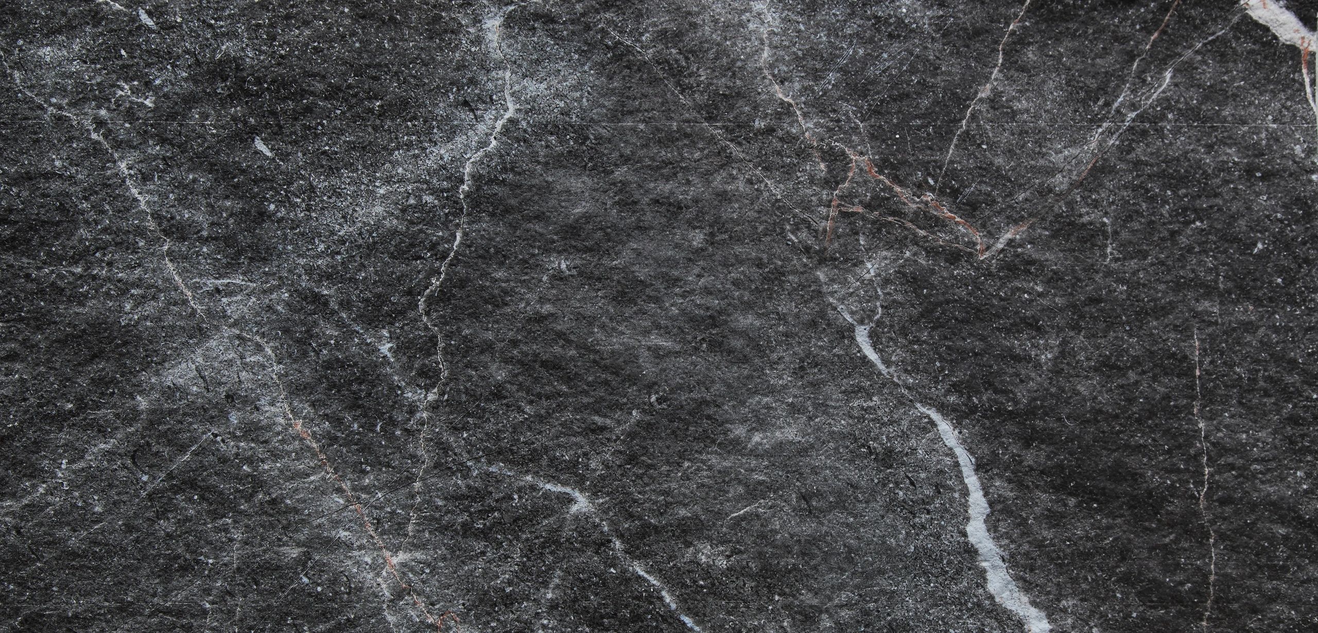 Rough Granite Portoro
(Stock Item)
Thickness: 4.0 mm ±1
Size: 1200mmx600mm (2'x4')
10 pieces per bo