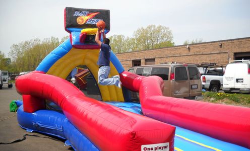 Inflatable slam dunk challenge game for rent Greensboro NC, Chapel Hill NC, Virginia Tech basketball