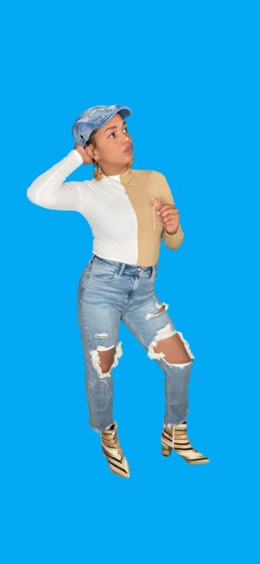 This hat and shirt are must haves!