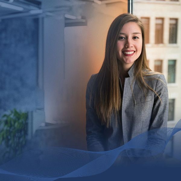 Joven ejecutiva, alto potencial gracias al coaching, mentoring y habilidades blandas