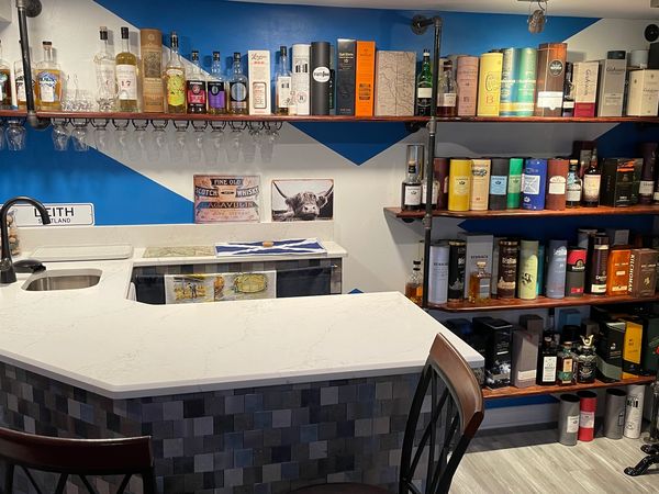 Love-A-Dram bar