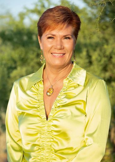 Lorel Stevens, Speaker & Author, shining in the desert, uncover your genius, find your joy
