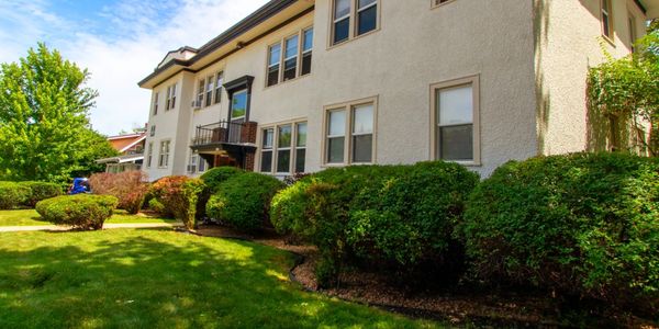 shrub trimming, green trees, green grasses, Edina, MN Eden Prairie, fertilizer weed control, grass