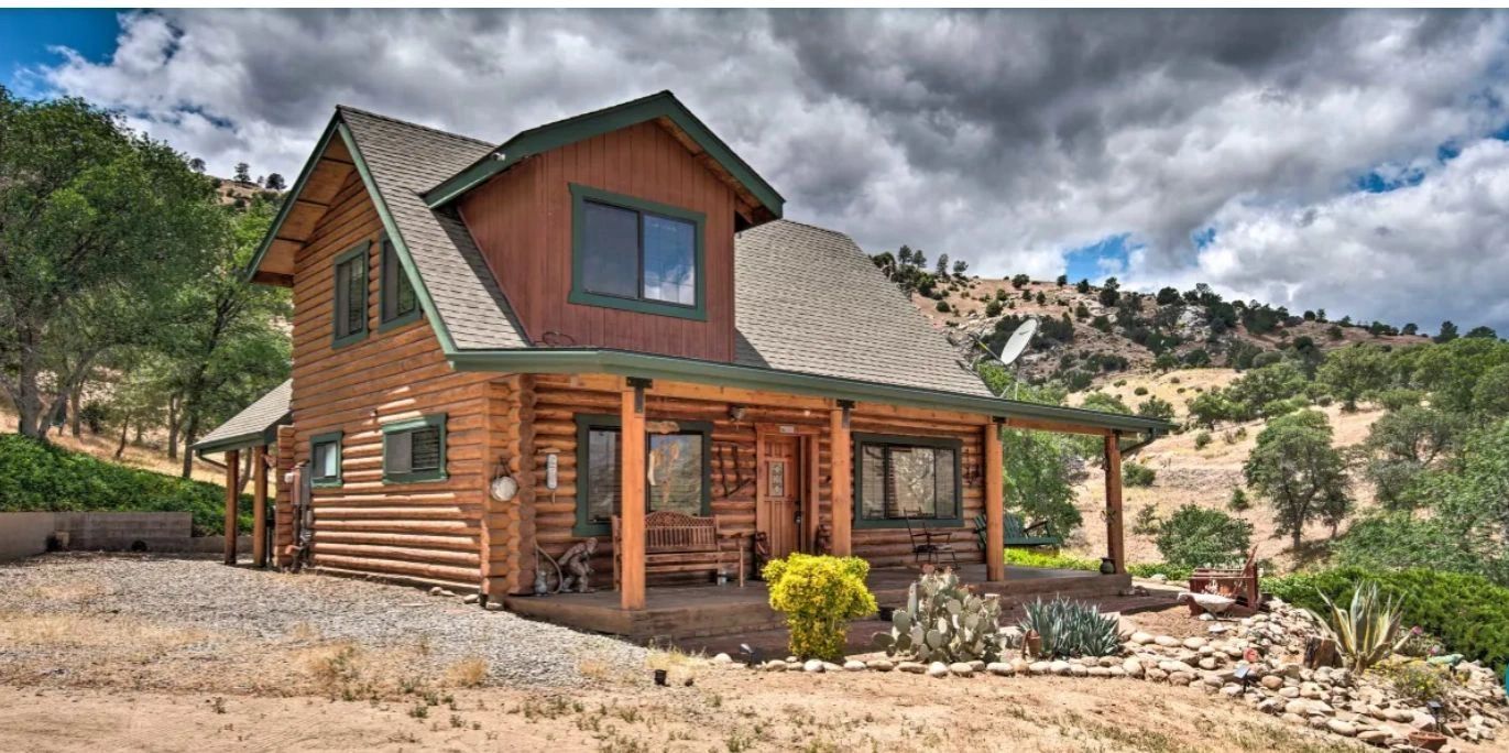 Cabin front with acres of BLM in the backround