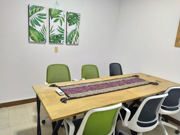 Coworking Inspira, Coworking Medellin, sala de juntas, meeting room.