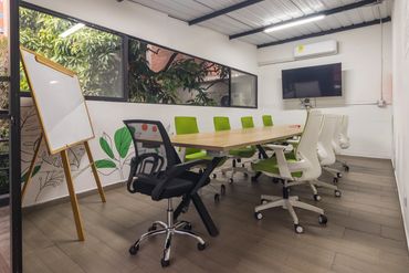 coworking inspira, sala de juntas medellin, meeting room