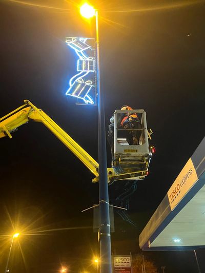 Simax up a cherry picker crane fitting the town centre Christmas lights.