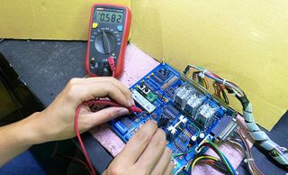 娃娃機主機板要去哪裡維修,維修娃娃機,娃娃機天車維修,換齒輪,內丟,上停上拉,台灣製夾娃娃機,伯農企業社,伯農娃娃機,小鴨台,青蛙機,打地鼠機