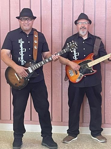 Los Montalvo. dos grandes musicos que tocan de todo un poco. para que no pare la fiesta.