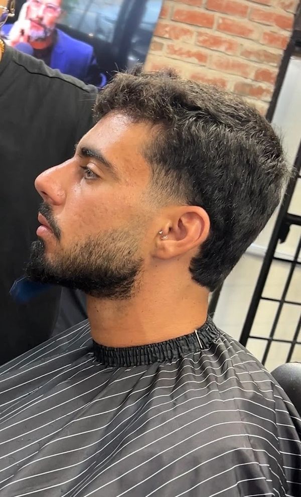 Professional barber Vancouver
Beard trim Vancouver
Vancouver grooming services