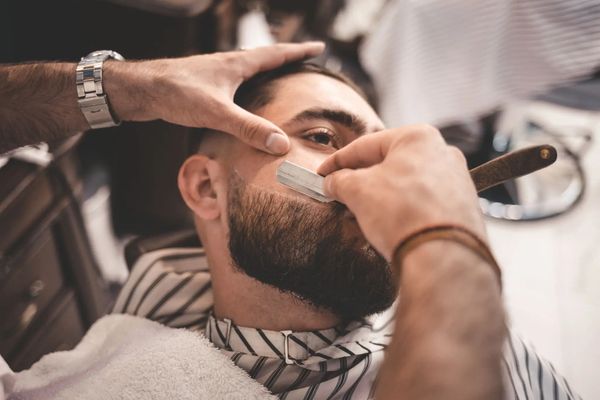 Classic haircut for men Vancouver
Downtown Vancouver beard specialist
Haircut for businessmen Vanc