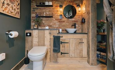 Cabin's bathroom