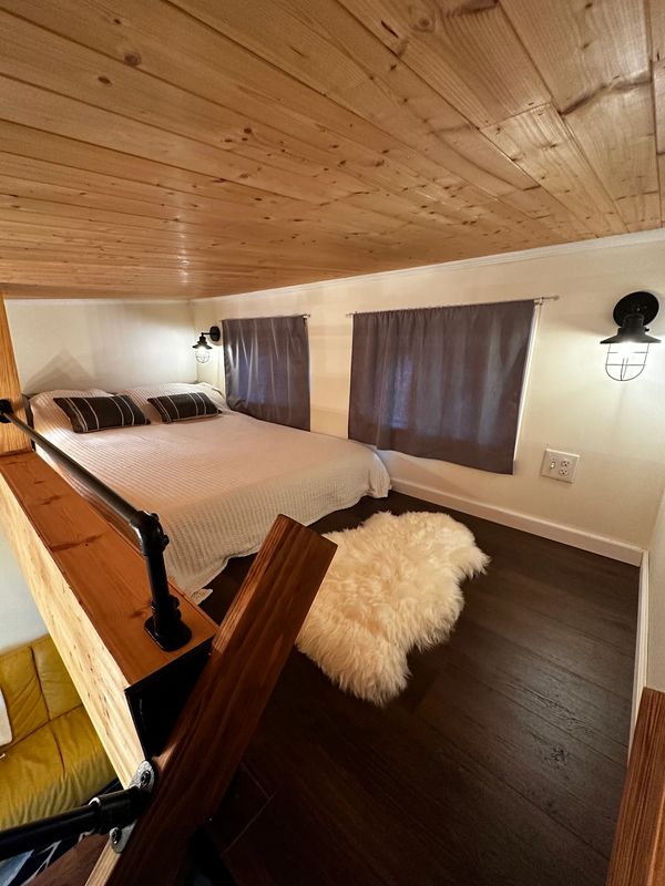 The loft of Persimmon Hill. Snug and cozy!