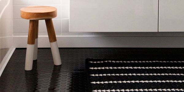 kitchen floor + rubber + coin nitro roll