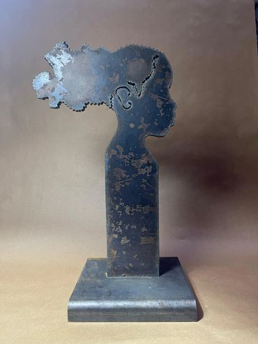 PERSONAJE CARIBE I
Técnica: Escultura en hierro
Dimensiones: 53x33x22 cm
Año: 2025